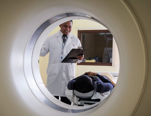 MRI s slušnimi vsadki